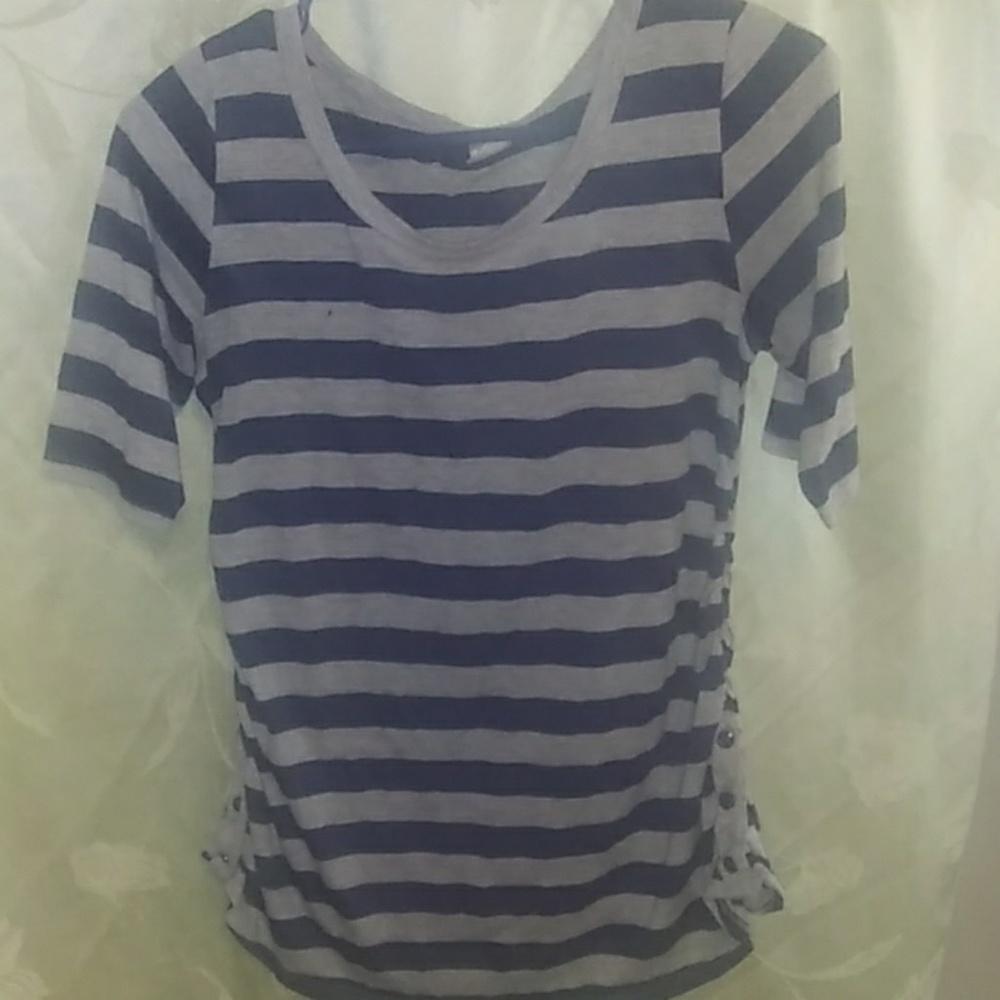 3/4 sleeve black and gray striped shirt